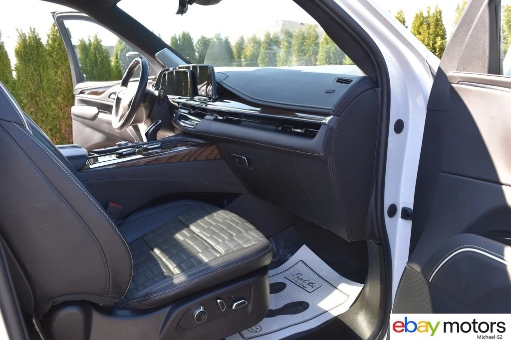 2023 Cadillac Escalade 5th Gen - Image 15 of 21
