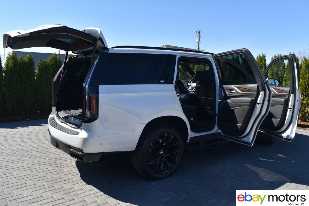 2023 Cadillac Escalade 5th Gen - Image 18 of 21