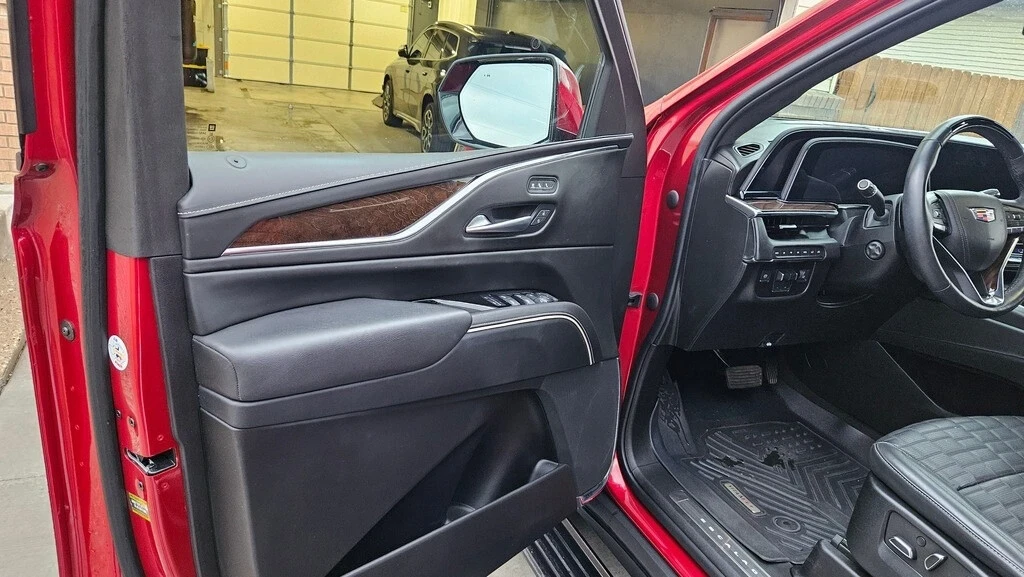 2023 Cadillac Escalade 5th Gen - Image 9 of 12