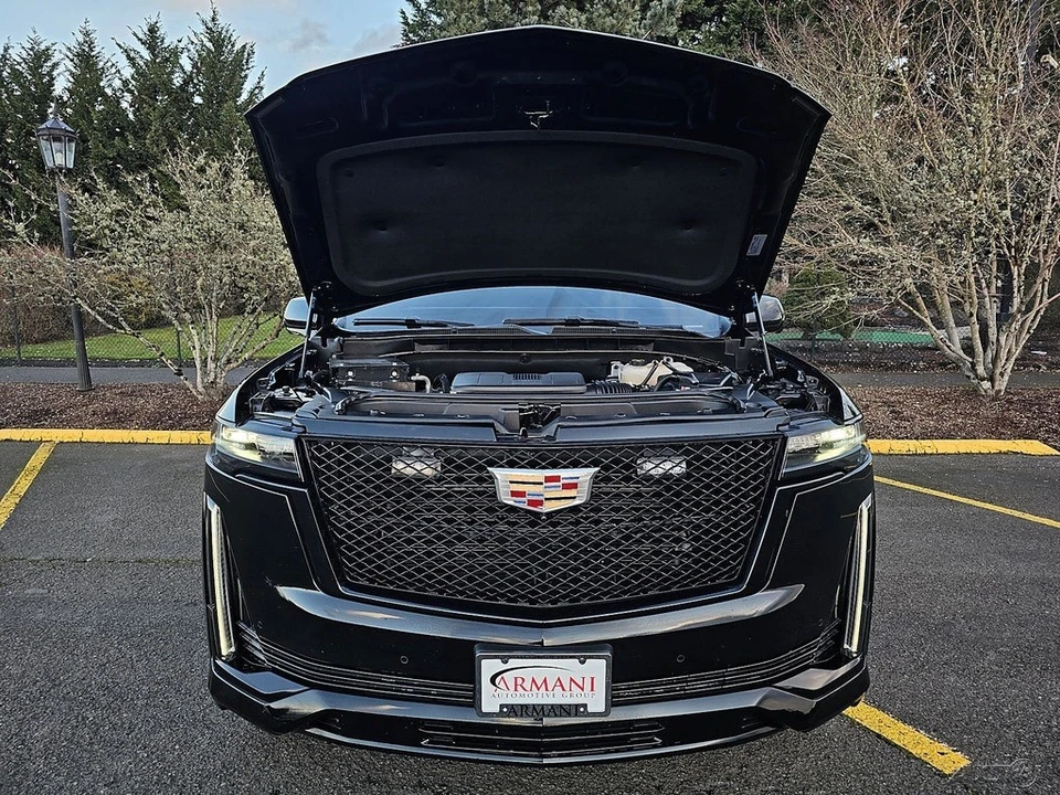 2023 Cadillac Escalade 5th Gen - Image 17 of 21
