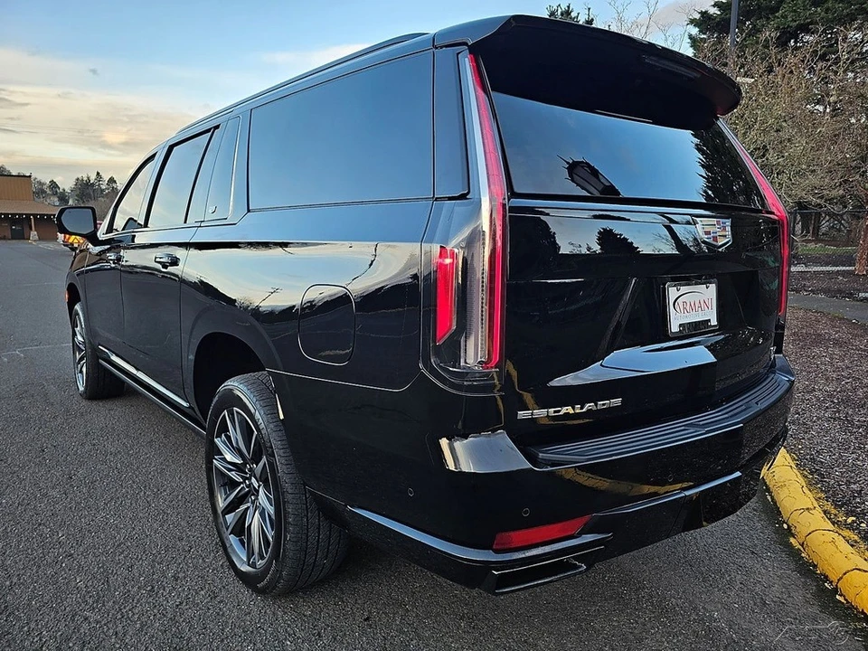 2023 Cadillac Escalade 5th Gen - Image 10 of 21