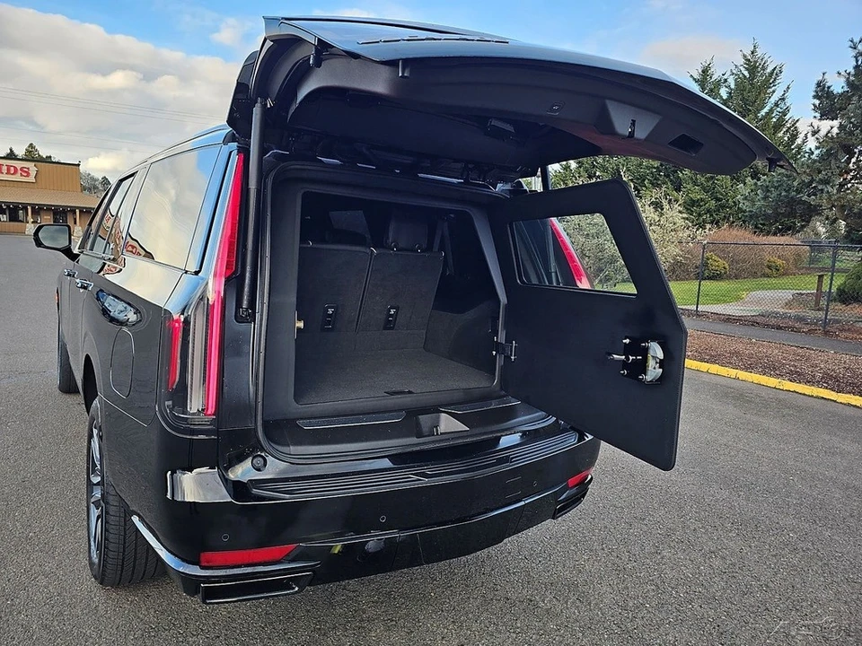 2023 Cadillac Escalade 5th Gen - Image 8 of 21