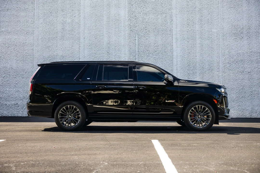 2023 Cadillac Escalade 5th Gen - Image 11 of 12