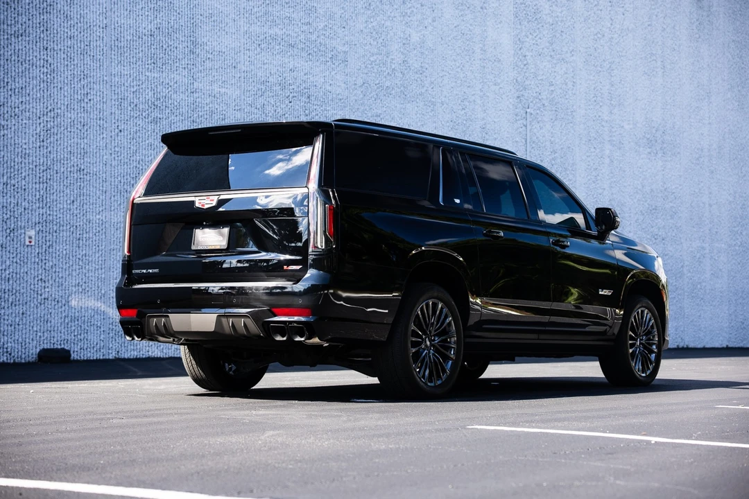 2023 Cadillac Escalade 5th Gen - Image 5 of 12