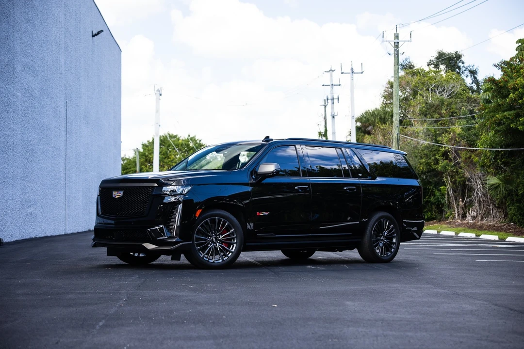 2023 Cadillac Escalade 5th Gen - Image 2 of 12