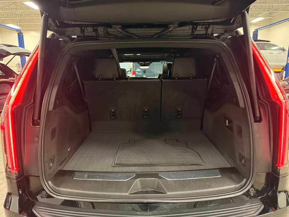2023 Cadillac Escalade 5th Gen - Image 19 of 21