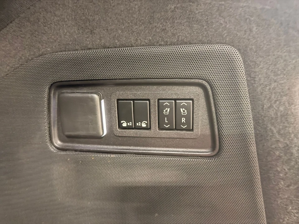 2023 Cadillac Escalade 5th Gen - Image 21 of 21