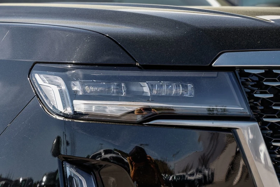 2023 Cadillac Escalade 5th Gen - Image 7 of 21