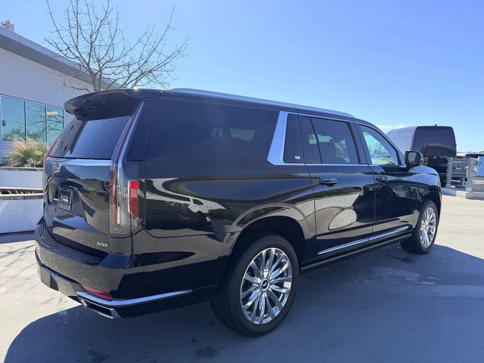 2023 Cadillac Escalade 5th Gen - Image 5 of 6