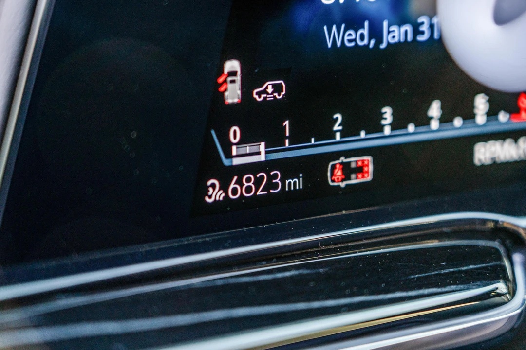 2023 Cadillac Escalade 5th Gen - Image 26 of 31