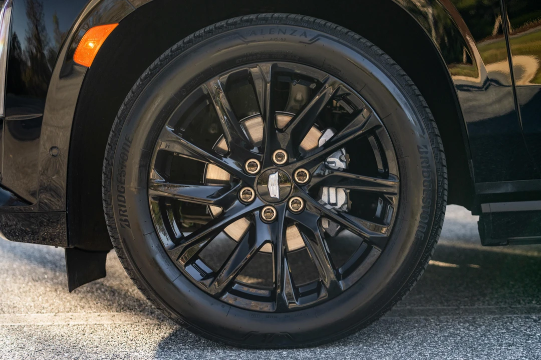 2023 Cadillac Escalade 5th Gen - Image 19 of 31