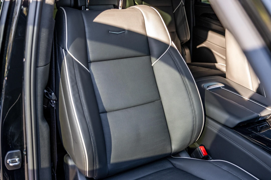2023 Cadillac Escalade 5th Gen - Image 27 of 31