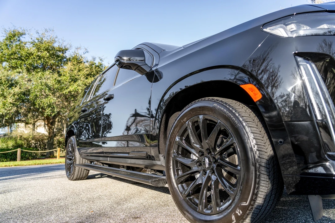 2023 Cadillac Escalade 5th Gen - Image 18 of 31