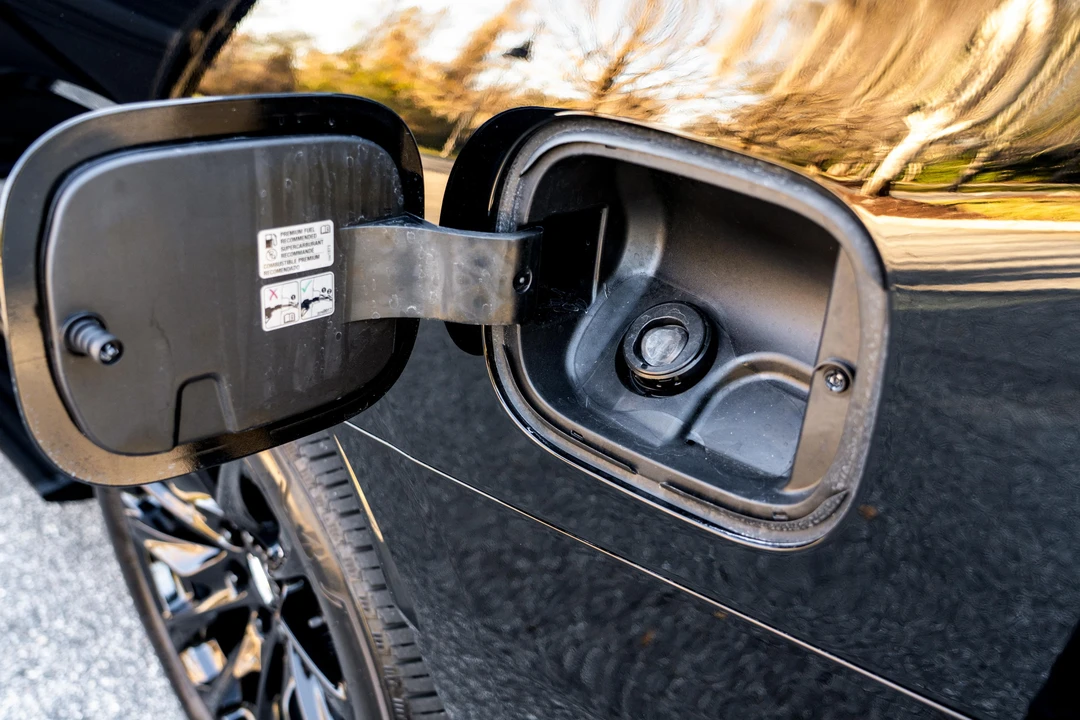 2023 Cadillac Escalade 5th Gen - Image 12 of 31