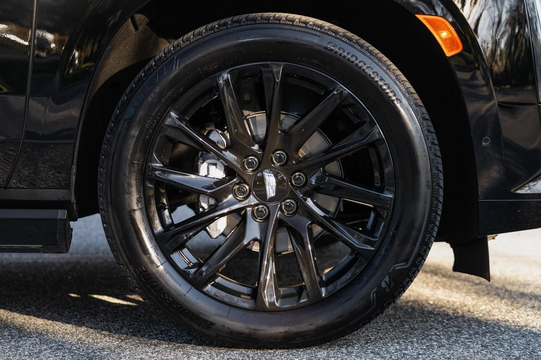 2023 Cadillac Escalade 5th Gen - Image 22 of 31
