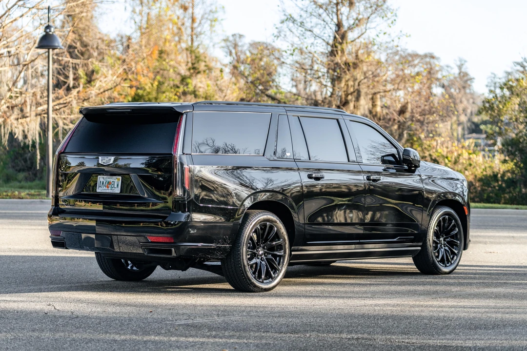 2023 Cadillac Escalade 5th Gen - Image 7 of 31