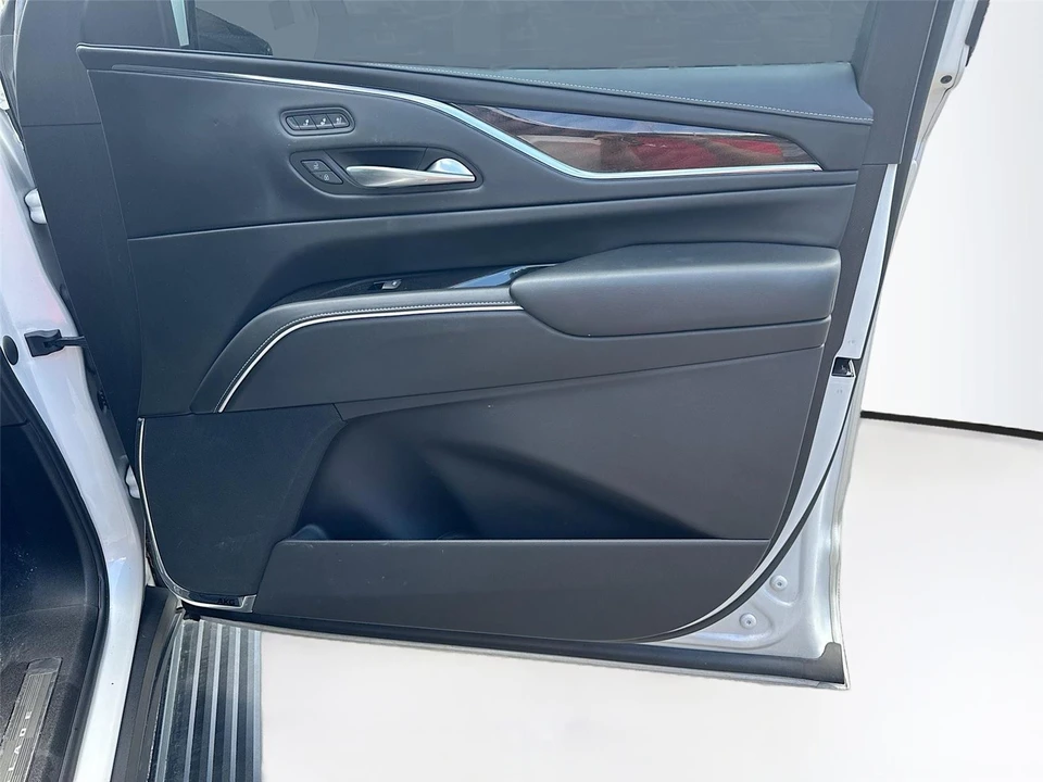 2023 Cadillac Escalade 5th Gen - Image 16 of 18