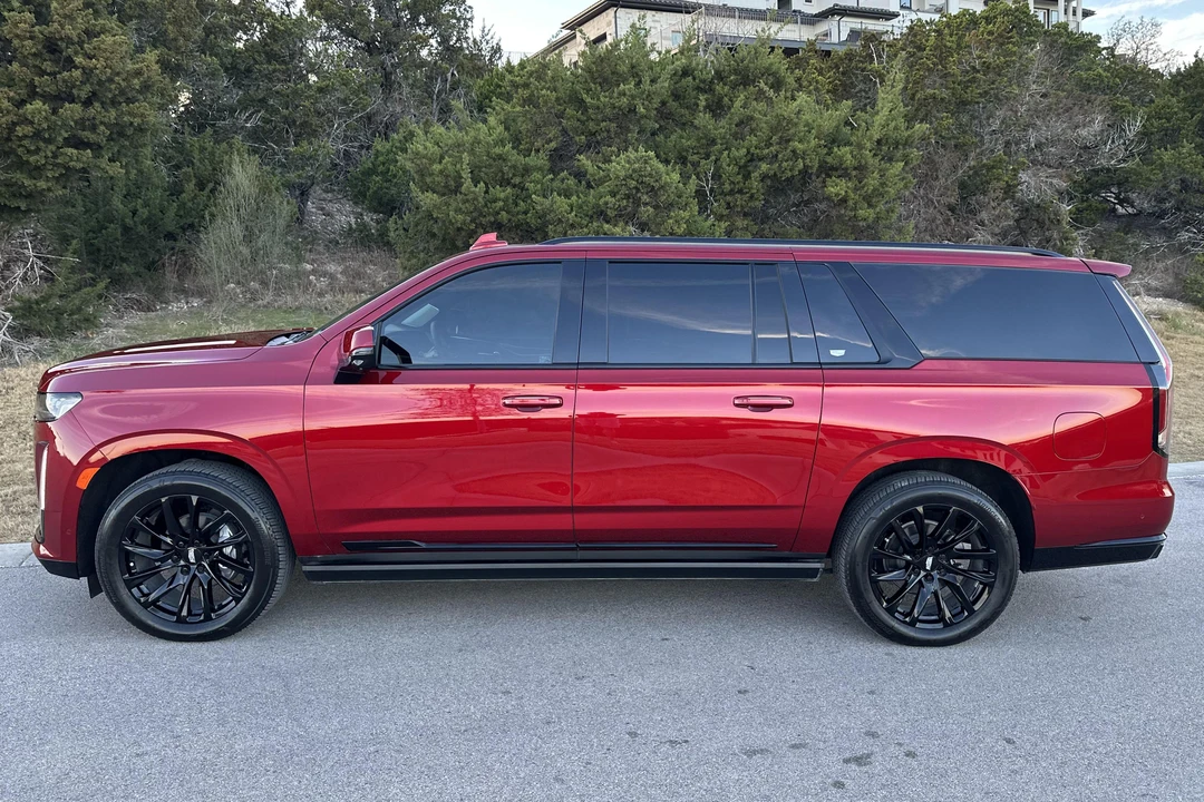 2023 Cadillac Escalade 5th Gen - Image 3 of 31