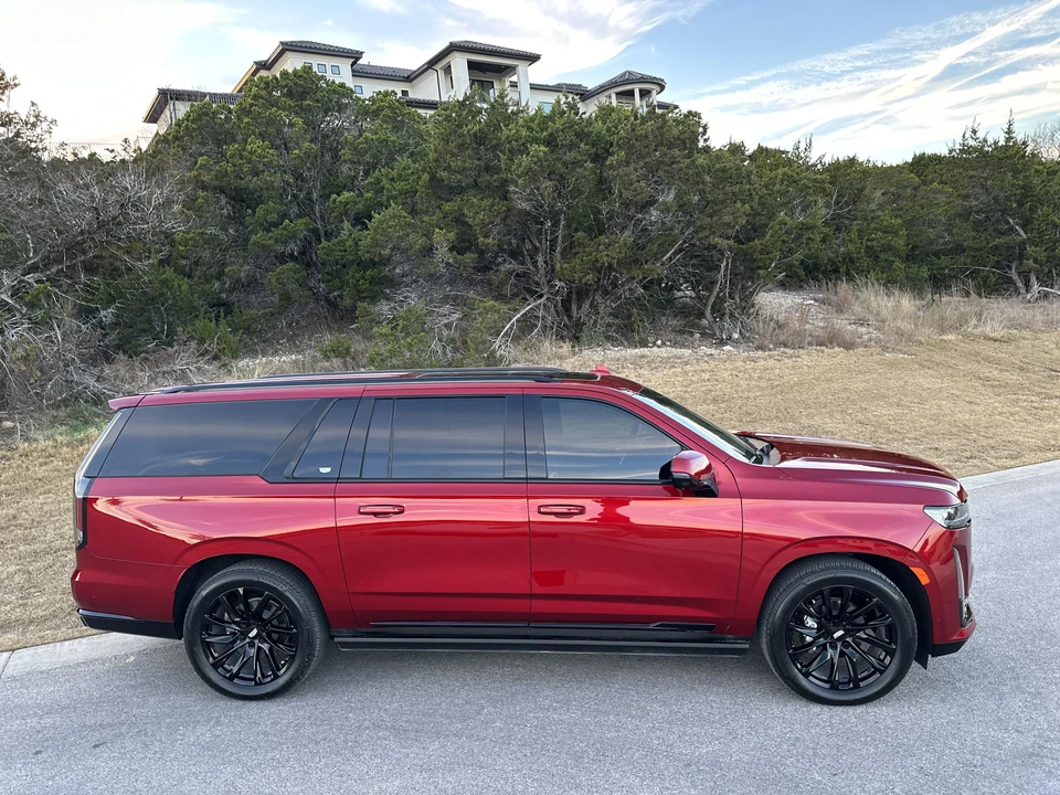 2023 Cadillac Escalade 5th Gen - Image 15 of 31