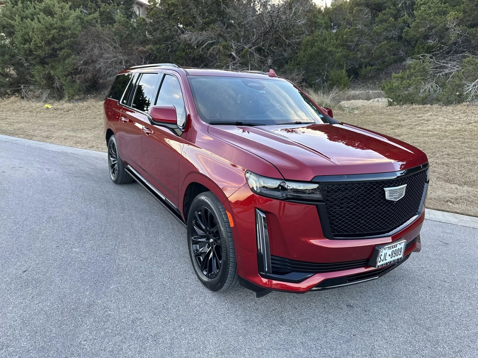 2023 Cadillac Escalade 5th Gen - Image 16 of 31
