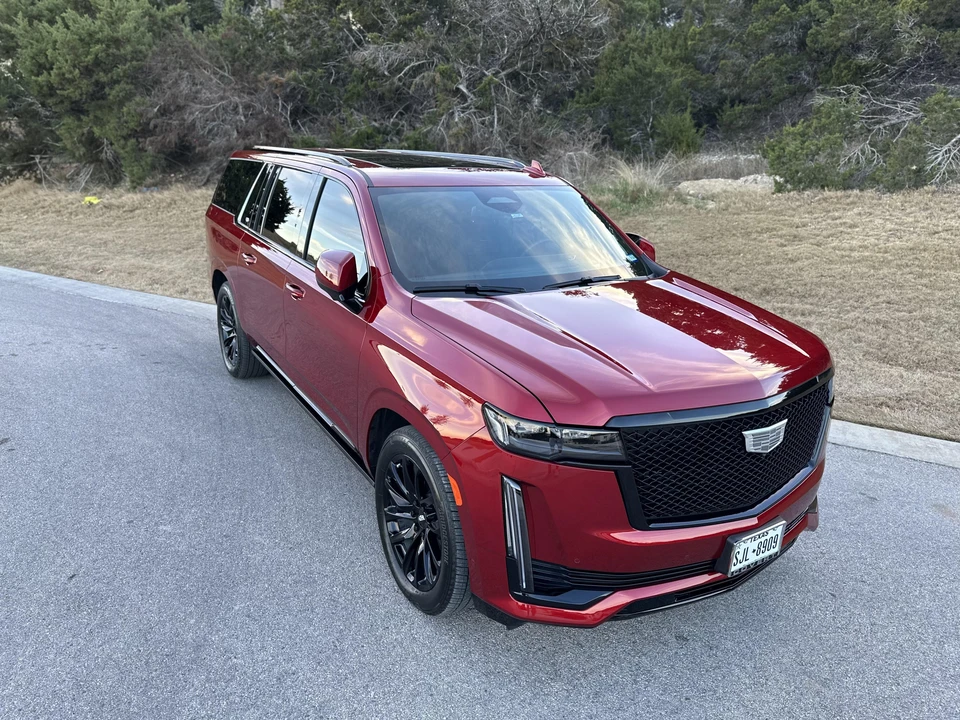 2023 Cadillac Escalade 5th Gen - Image 17 of 31