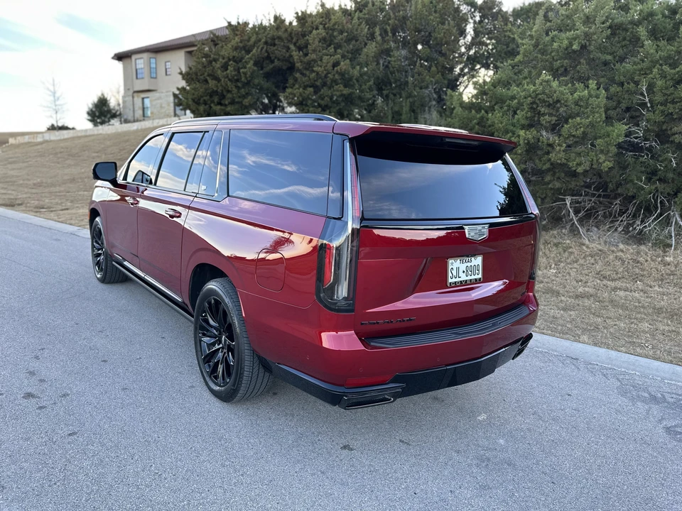 2023 Cadillac Escalade 5th Gen - Image 9 of 31
