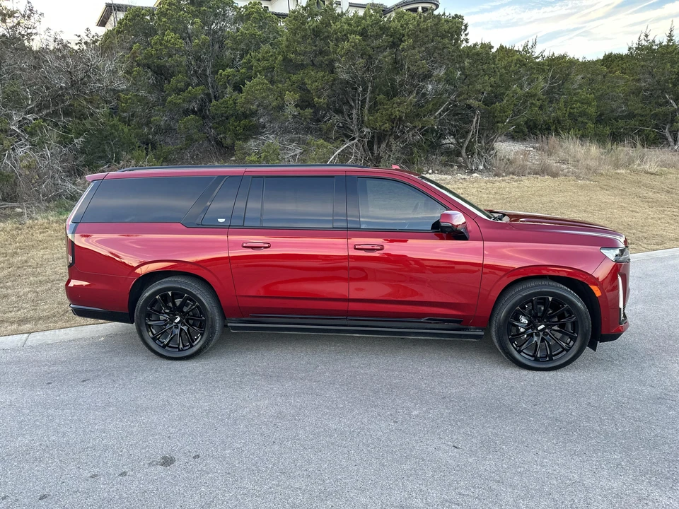 2023 Cadillac Escalade 5th Gen - Image 14 of 31