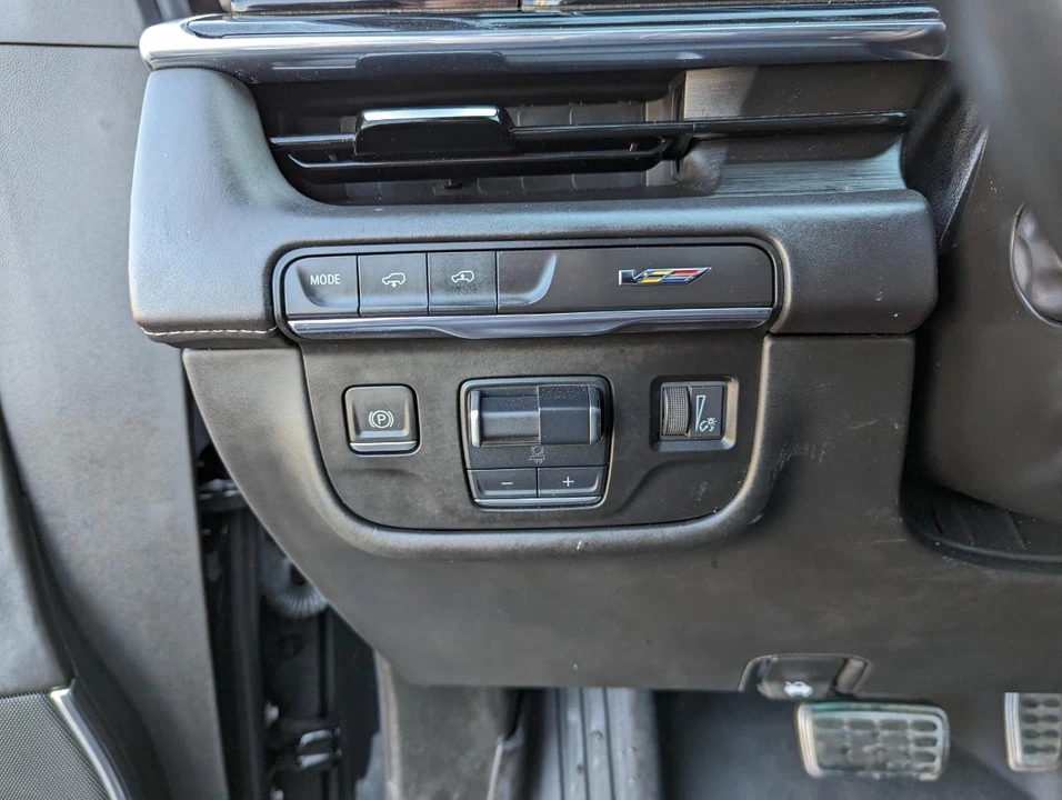 2023 Cadillac Escalade-V 5th Gen - Image 18 of 21