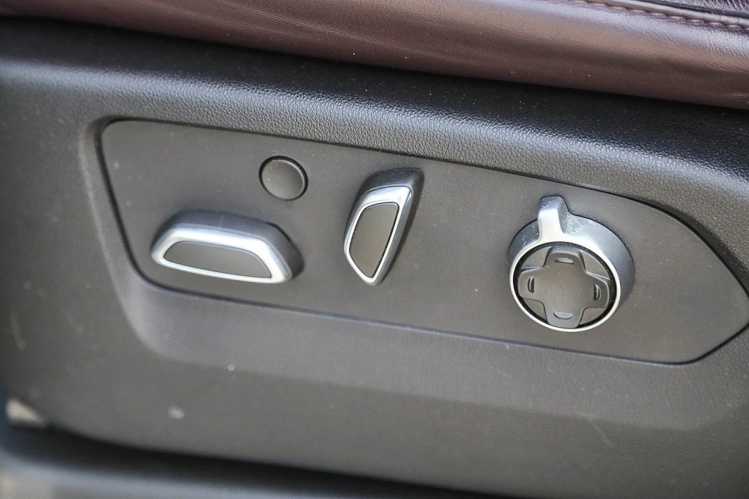 2023 Cadillac Escalade-V 5th Gen - Image 20 of 21