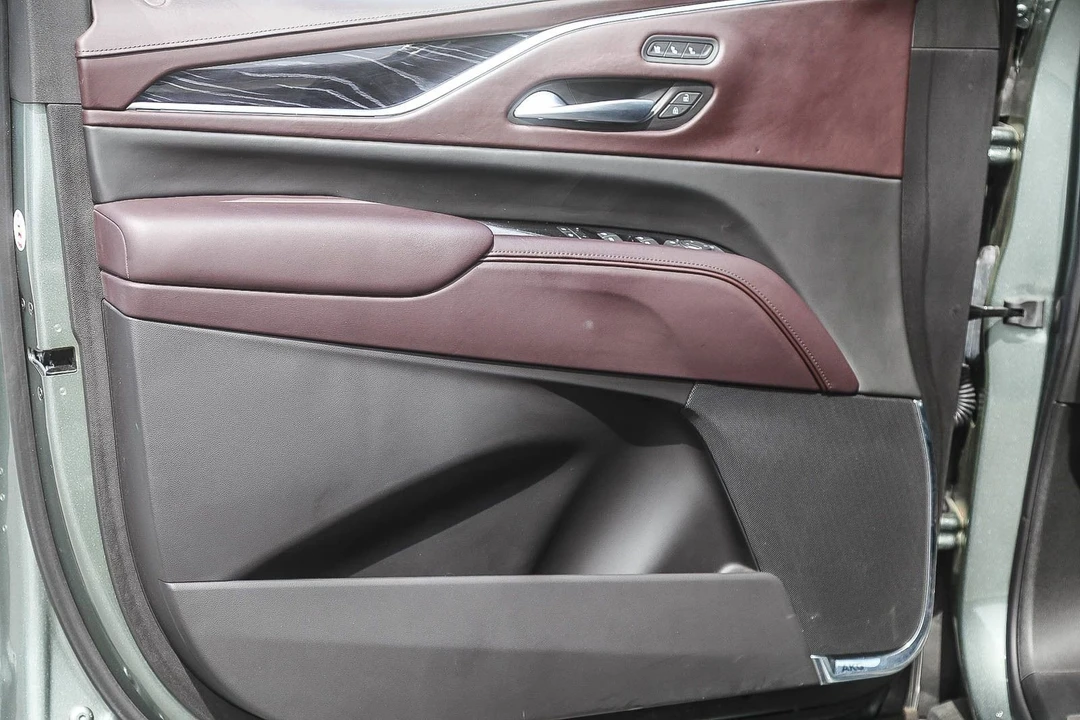 2023 Cadillac Escalade-V 5th Gen - Image 19 of 21