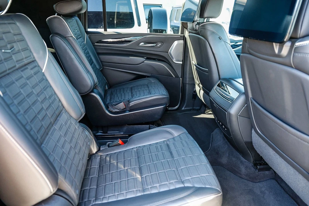 2023 Cadillac Escalade-V 5th Gen - Image 18 of 21