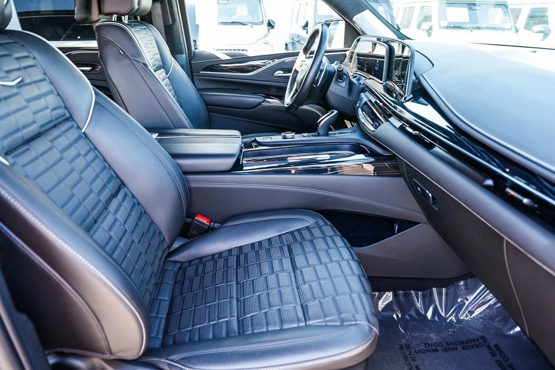 2023 Cadillac Escalade-V 5th Gen - Image 17 of 21