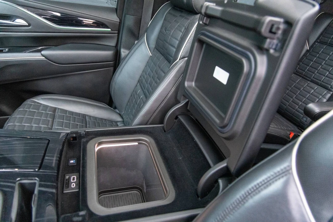 2023 Cadillac Escalade 5th Gen - Image 18 of 19