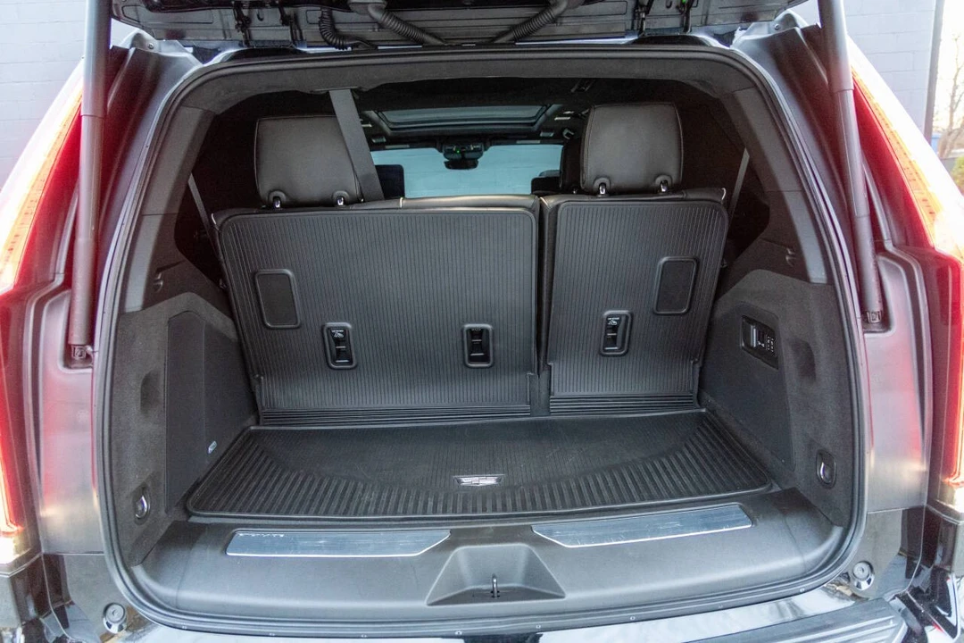 2023 Cadillac Escalade 5th Gen - Image 15 of 19