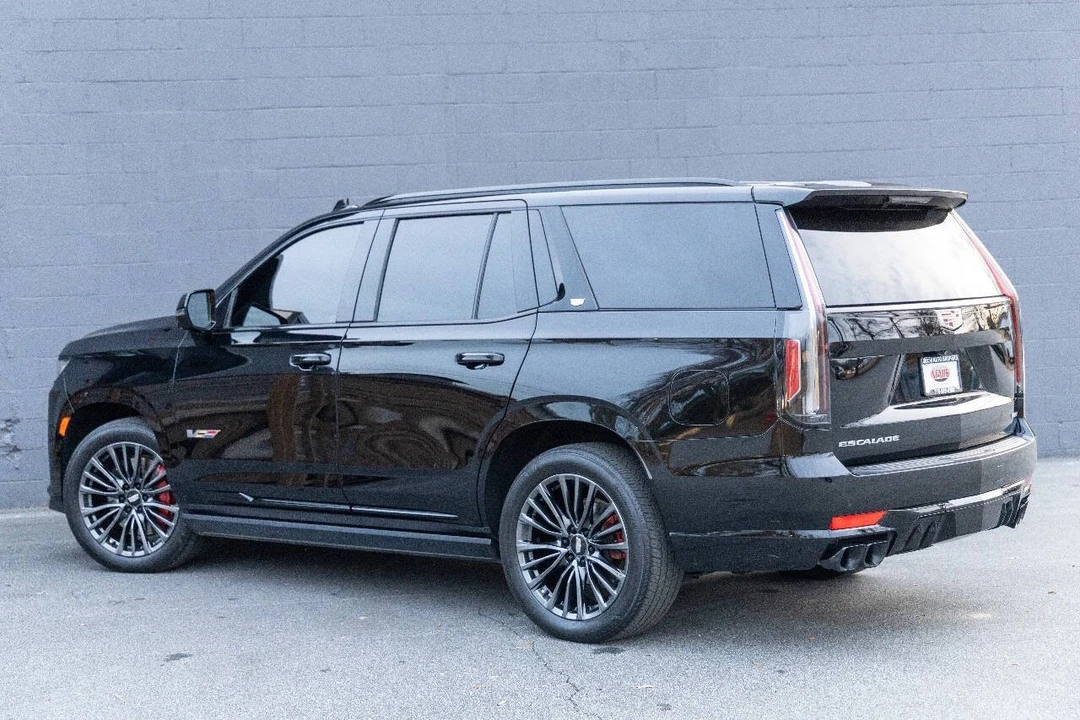 2023 Cadillac Escalade 5th Gen - Image 16 of 19