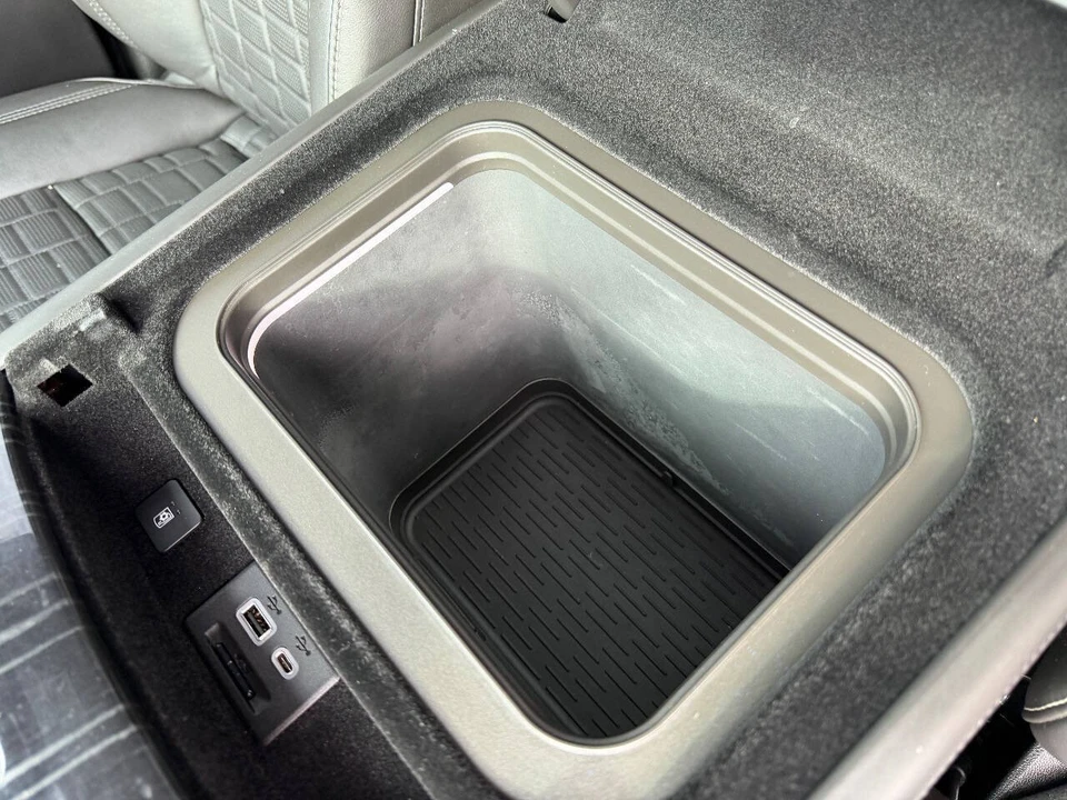 2023 Cadillac Escalade 5th Gen - Image 9 of 13