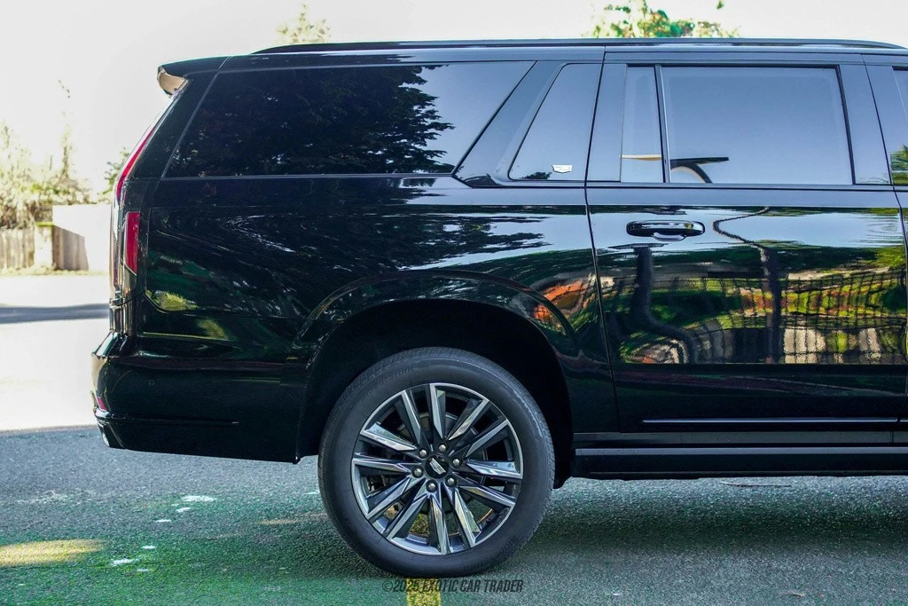 2023 Cadillac Escalade 5th Gen - Image 10 of 21