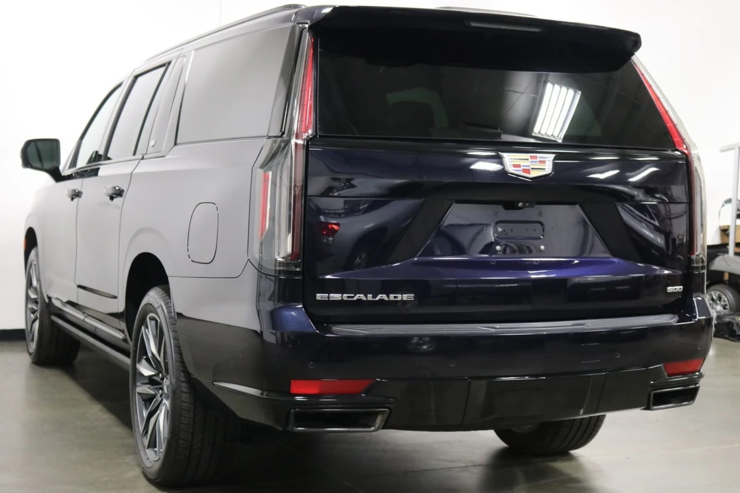 2023 Cadillac Escalade 5th Gen - Image 8 of 12
