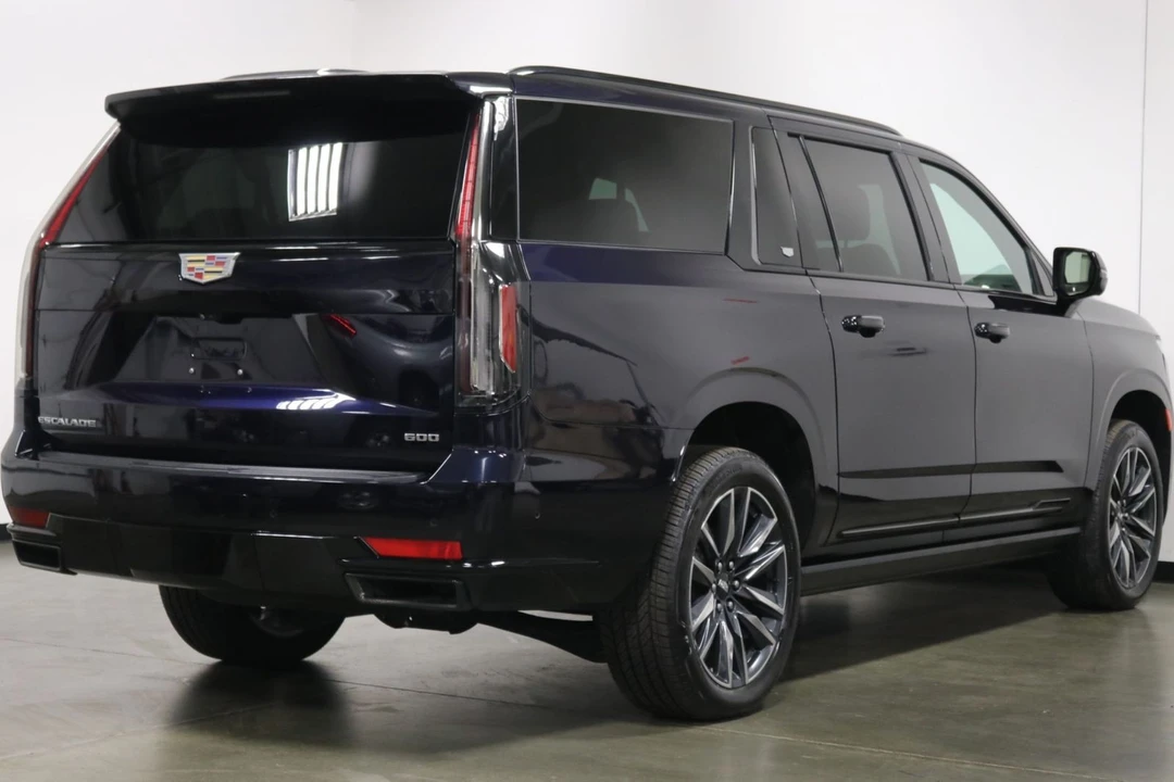 2023 Cadillac Escalade 5th Gen - Image 10 of 12