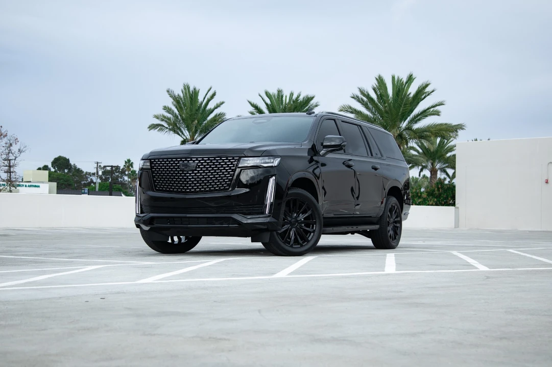 2023 Cadillac Escalade 5th Gen - Image 11 of 12