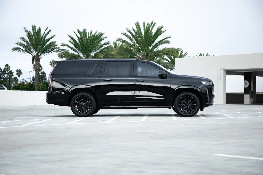 2023 Cadillac Escalade 5th Gen - Image 9 of 12
