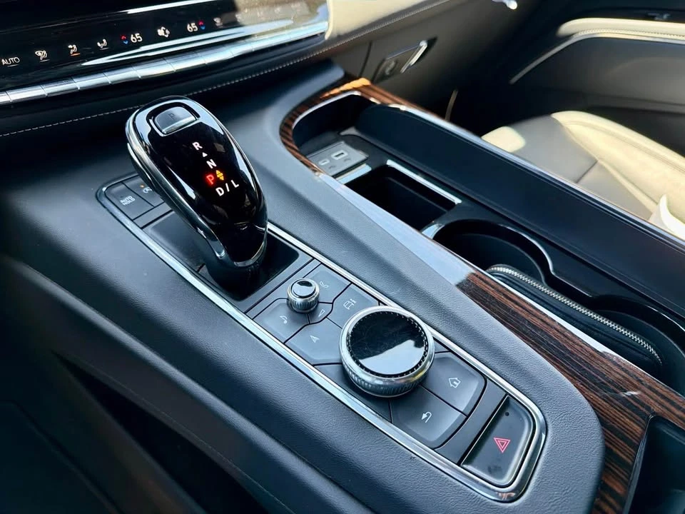 2023 Cadillac Escalade 5th Gen - Image 10 of 11