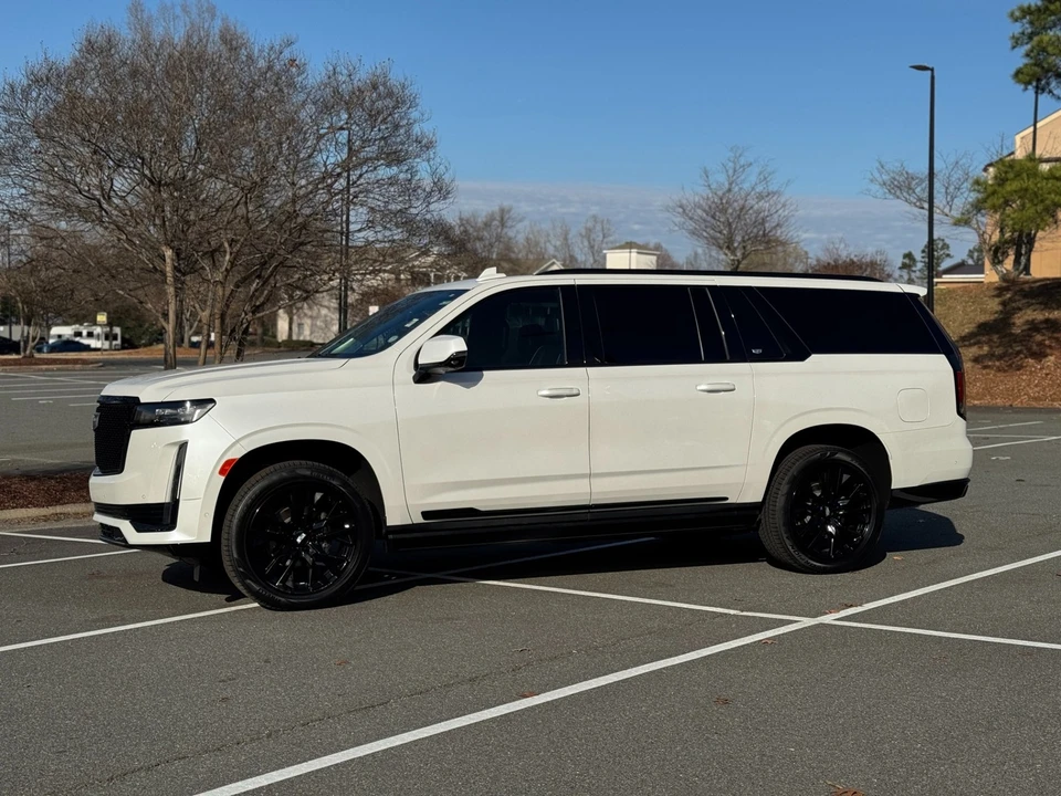2023 Cadillac Escalade 5th Gen - Image 5 of 12