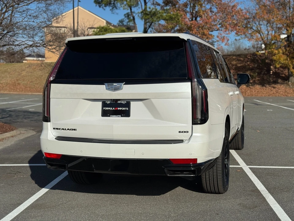 2023 Cadillac Escalade 5th Gen - Image 11 of 12