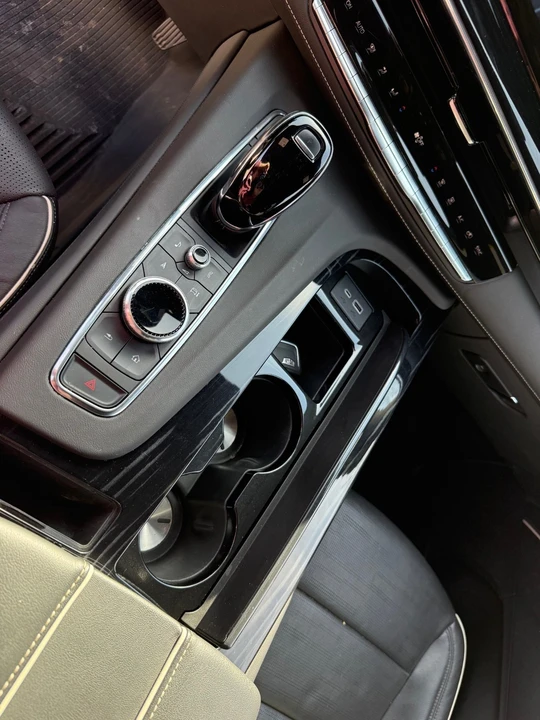 2023 Cadillac Escalade 5th Gen - Image 5 of 11
