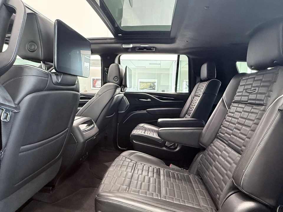 2023 Cadillac Escalade 5th Gen - Image 19 of 21