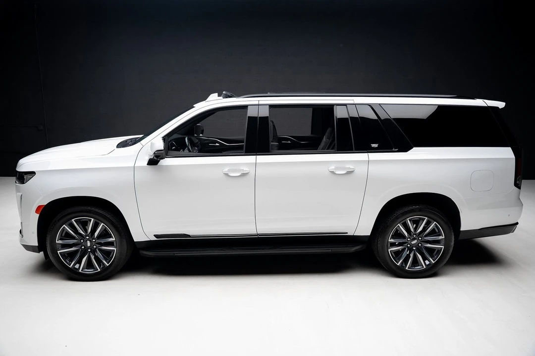 2023 Cadillac Escalade 5th Gen - Image 15 of 21