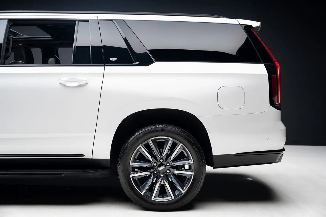2023 Cadillac Escalade 5th Gen - Image 19 of 21