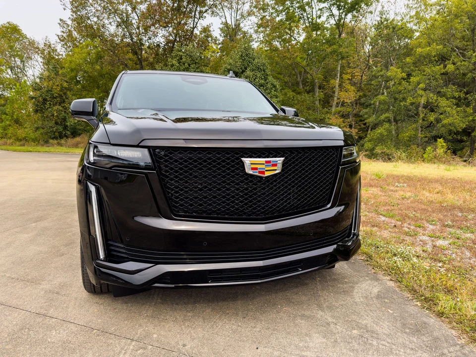 2023 Cadillac Escalade 5th Gen - Image 2 of 31