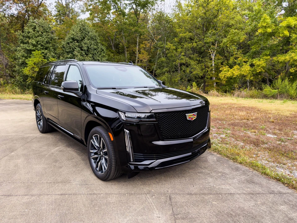 2023 Cadillac Escalade 5th Gen - Image 7 of 31
